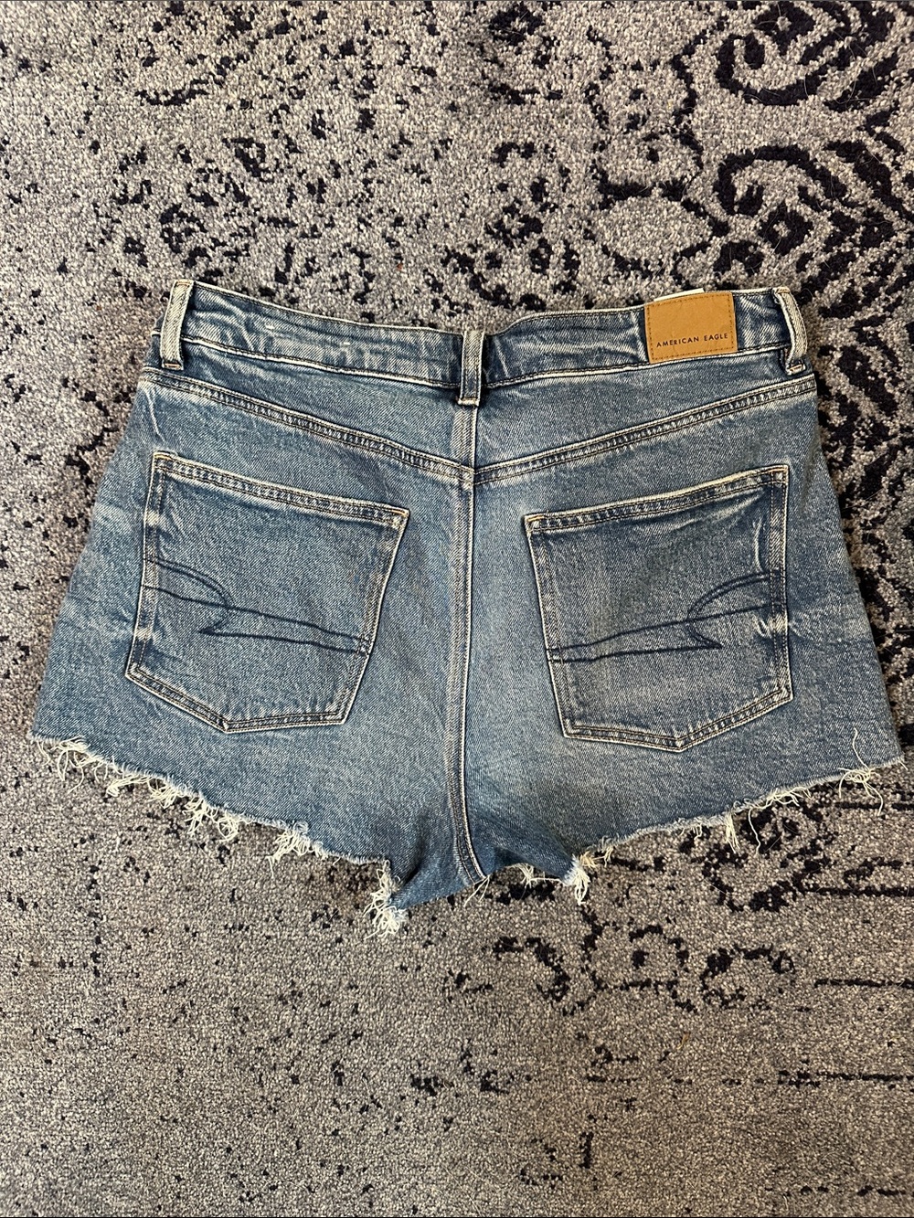 NWT Women’s Mom Short American Eagle Outfitters Denim Cutoff Shorts size 8